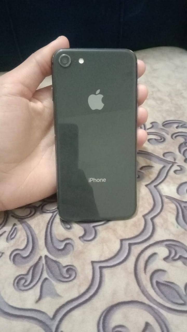Apple iPhone 8 1