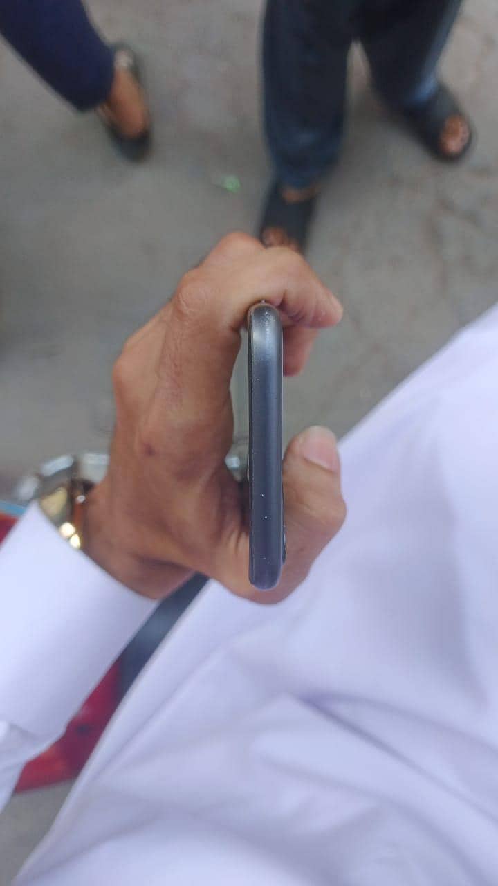 Apple iPhone 11 3