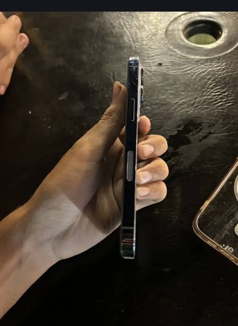 Apple iPhone 13 Pro 2