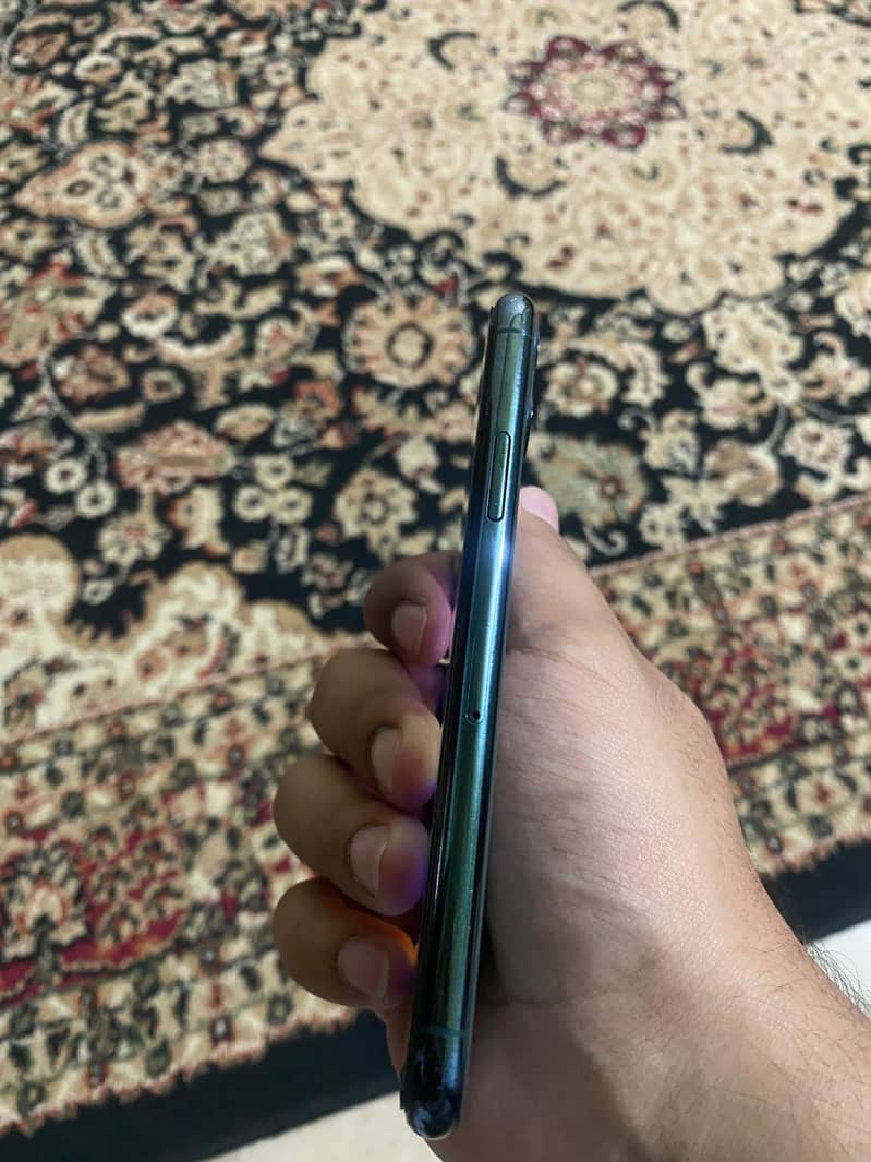 Apple iPhone 11 Pro 2