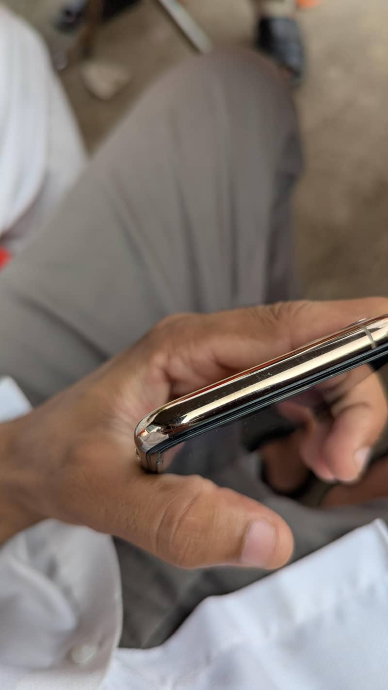 iphone 11 pro 4