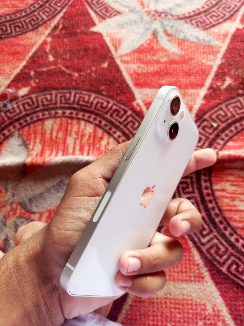Apple iPhone 13 4