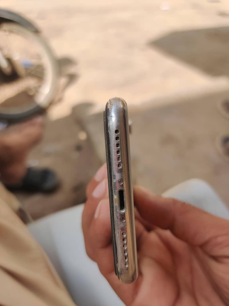 Apple iPhone X 3