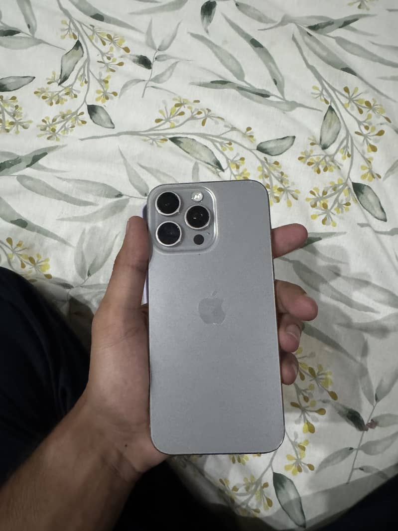 Apple iPhone 15 Pro Max 0