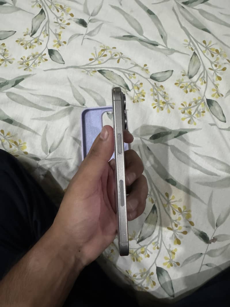 Apple iPhone 15 Pro Max 2