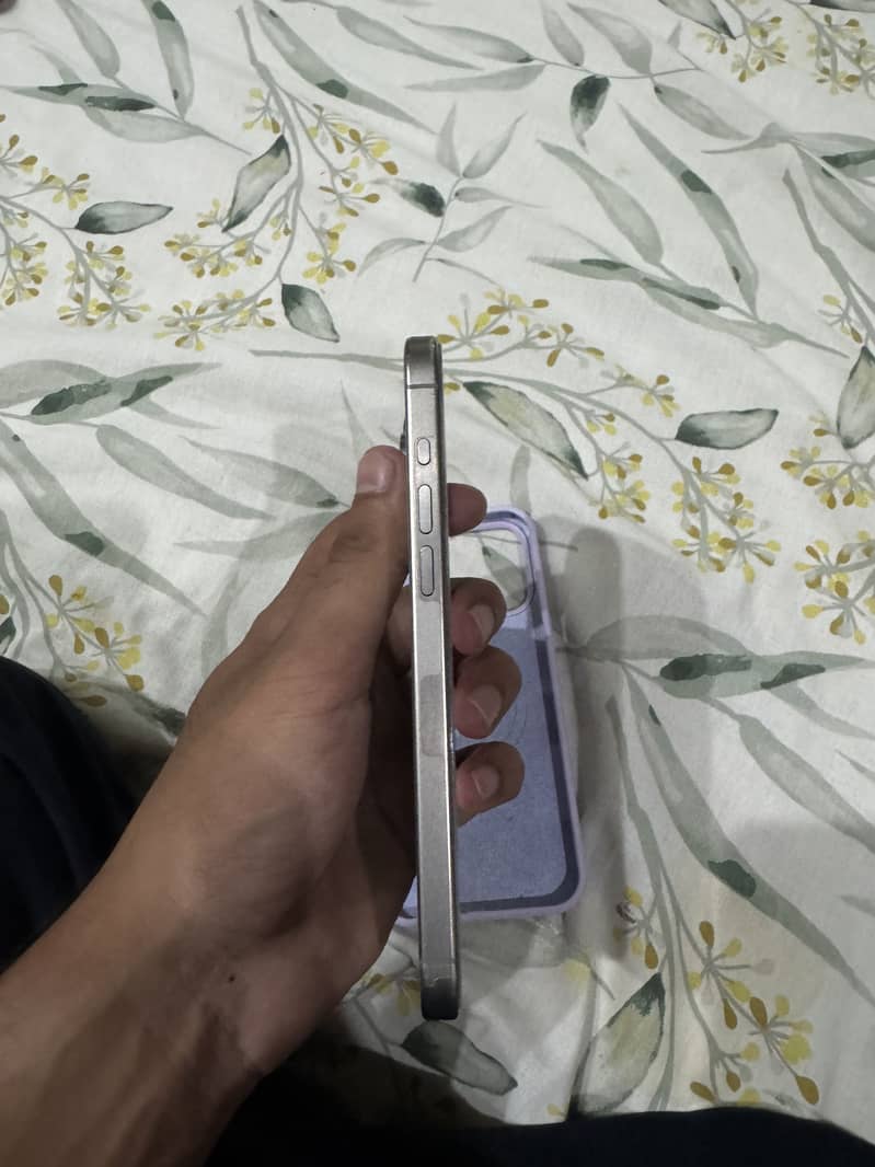 Apple iPhone 15 Pro Max 3