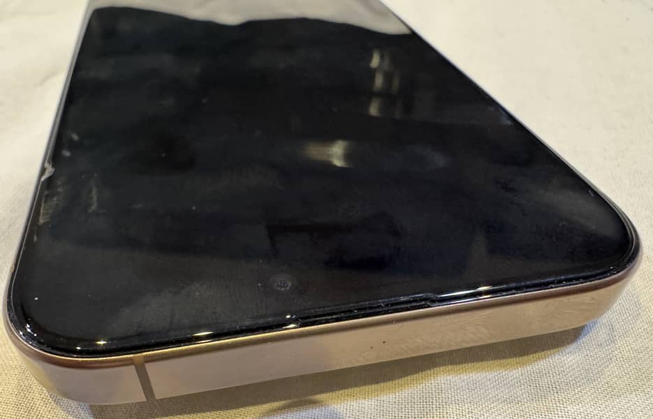 Apple iPhone 16 Pro Max 4