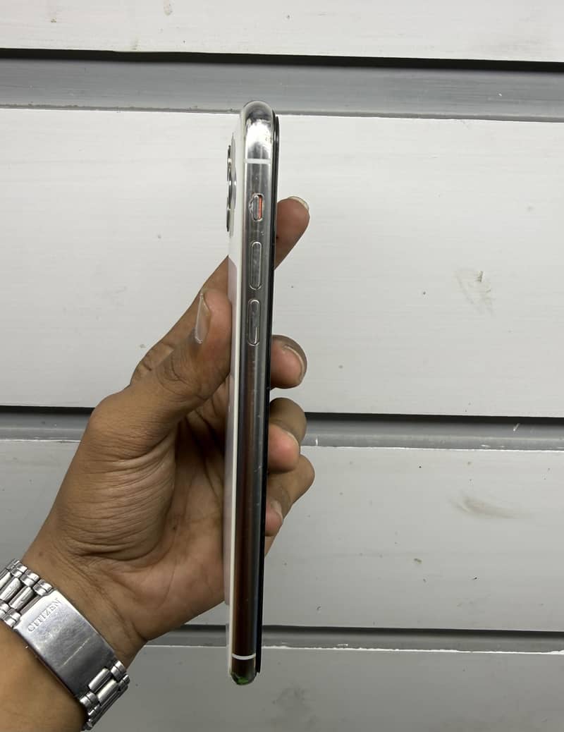 Apple iPhone 11 Pro Max 1