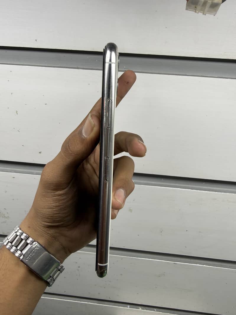 Apple iPhone 11 Pro Max 2
