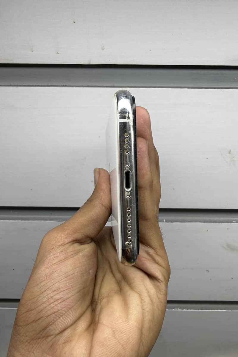 Apple iPhone 11 Pro Max 7