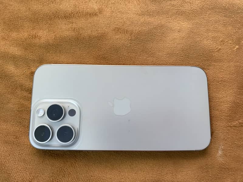 Apple iPhone 15 Pro Max 3