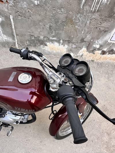 Yamaha YBZ 125 2018 model red and Balck