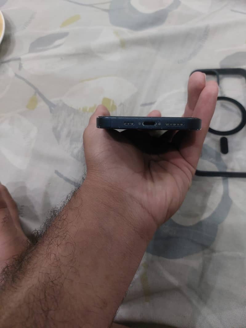 Apple iPhone 13 5