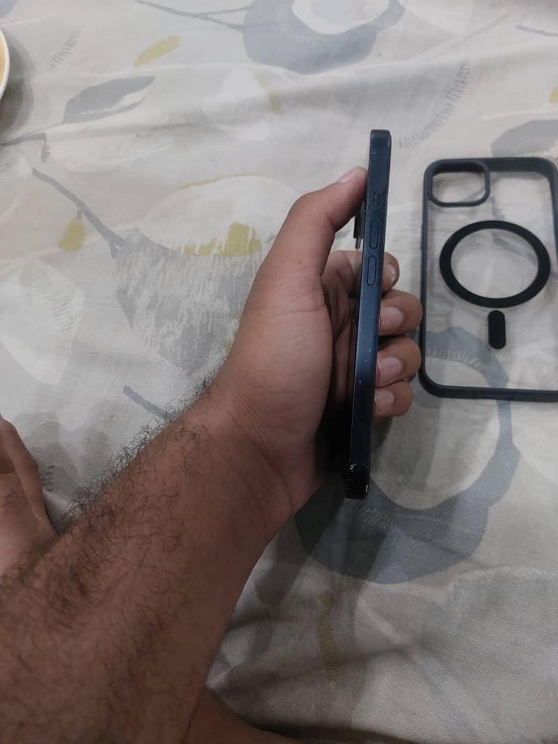 Apple iPhone 13 6