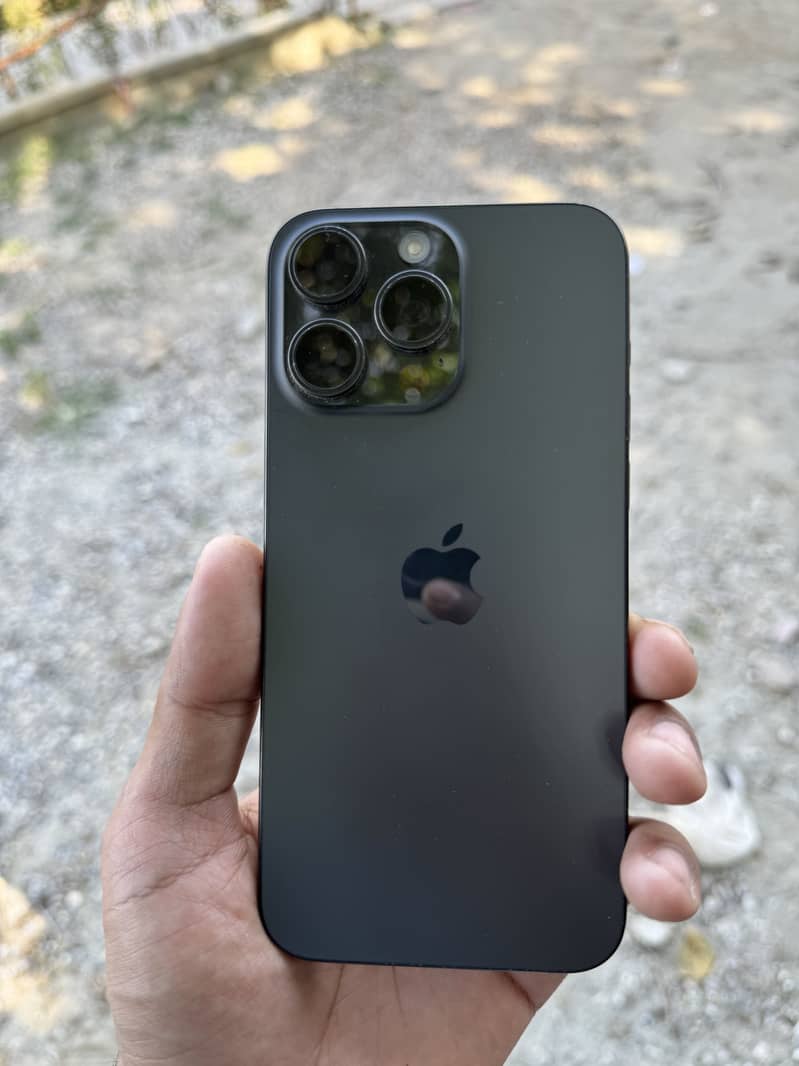 Apple iPhone 15 Pro Max 1