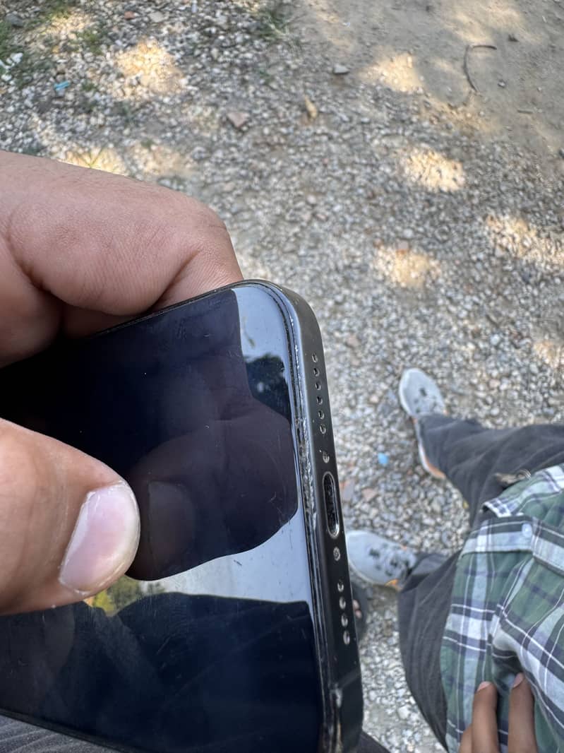 Apple iPhone 15 Pro Max 3