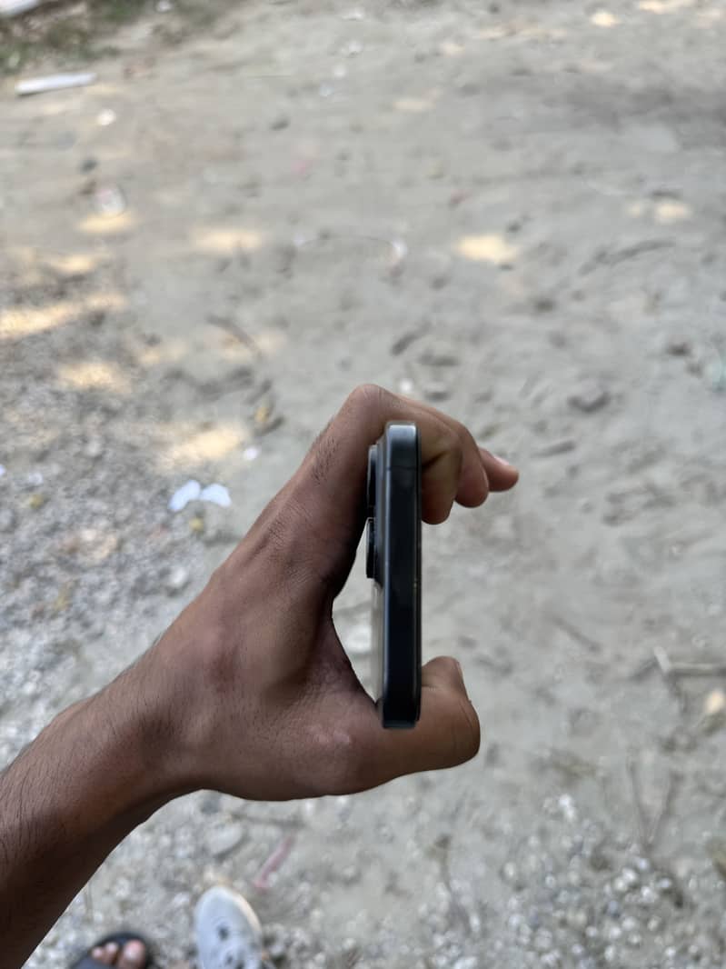 Apple iPhone 15 Pro Max 4
