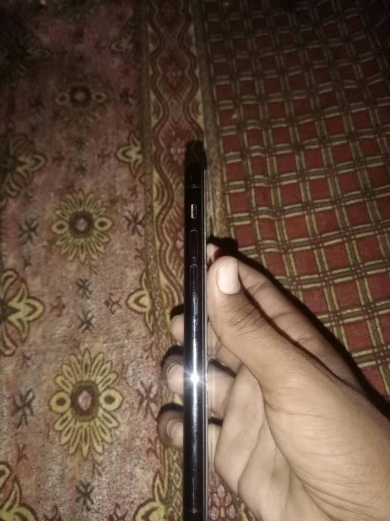 Apple iPhone 11 Pro 4