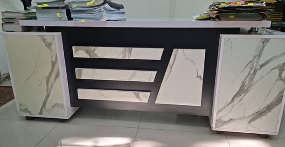 Office Table executive for sale in good condition