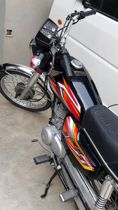Honda 125 Black Colour