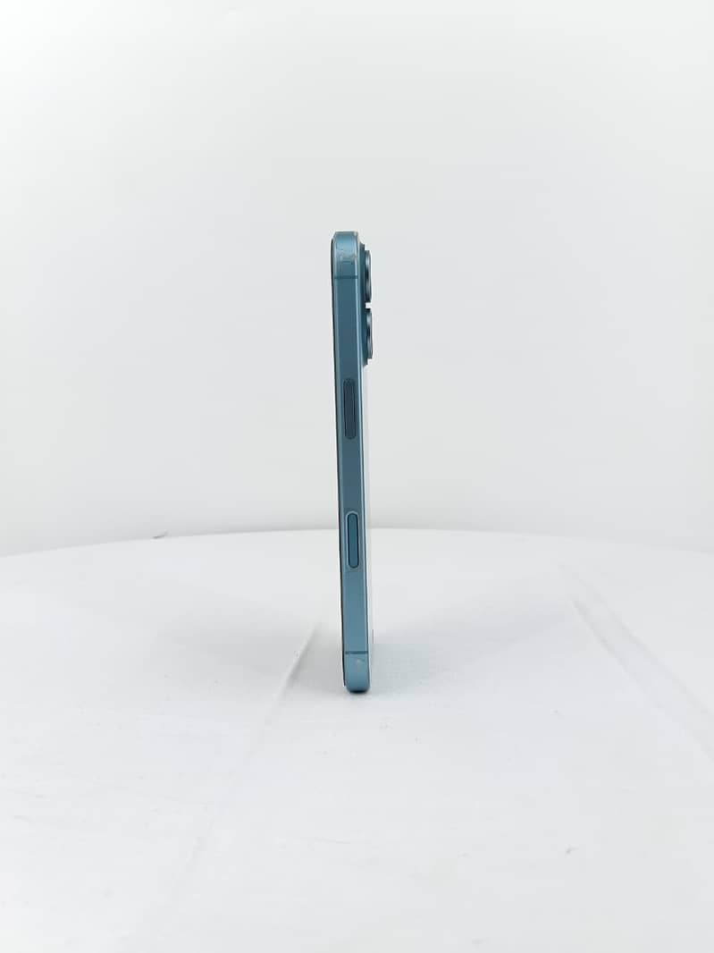 Apple iPhone 16 3