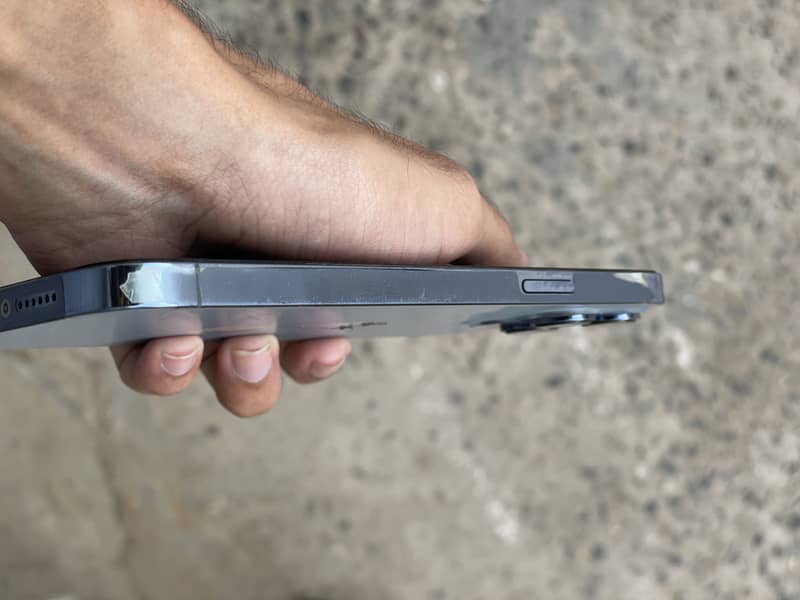 Apple iPhone 13 Pro Max 4