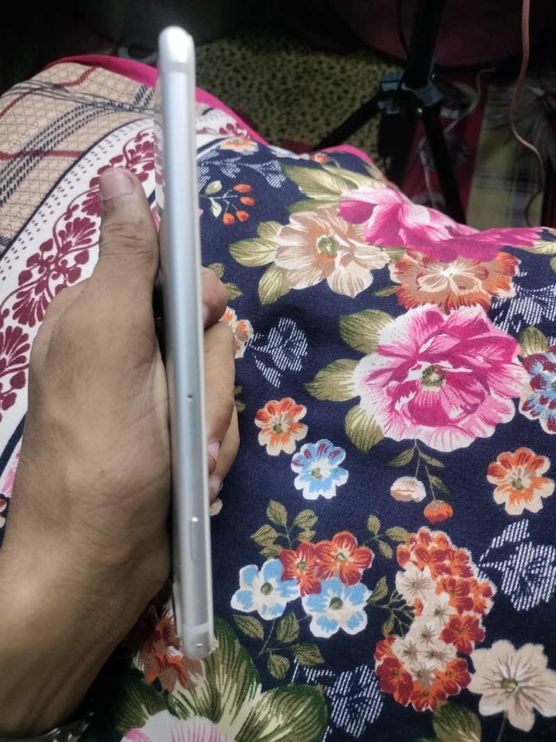 Apple iPhone 7 Plus 4