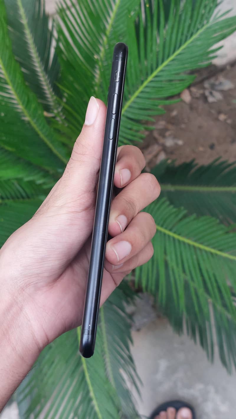 Apple iPhone 7 Plus 3