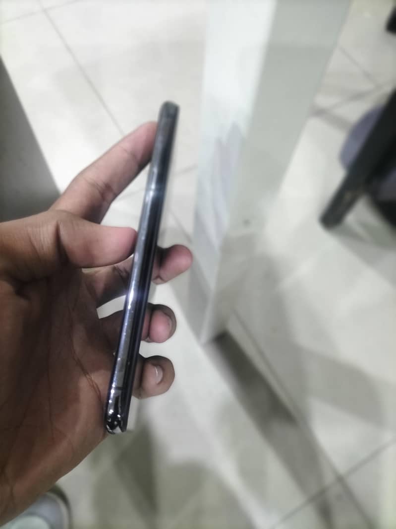 Apple iPhone X 4