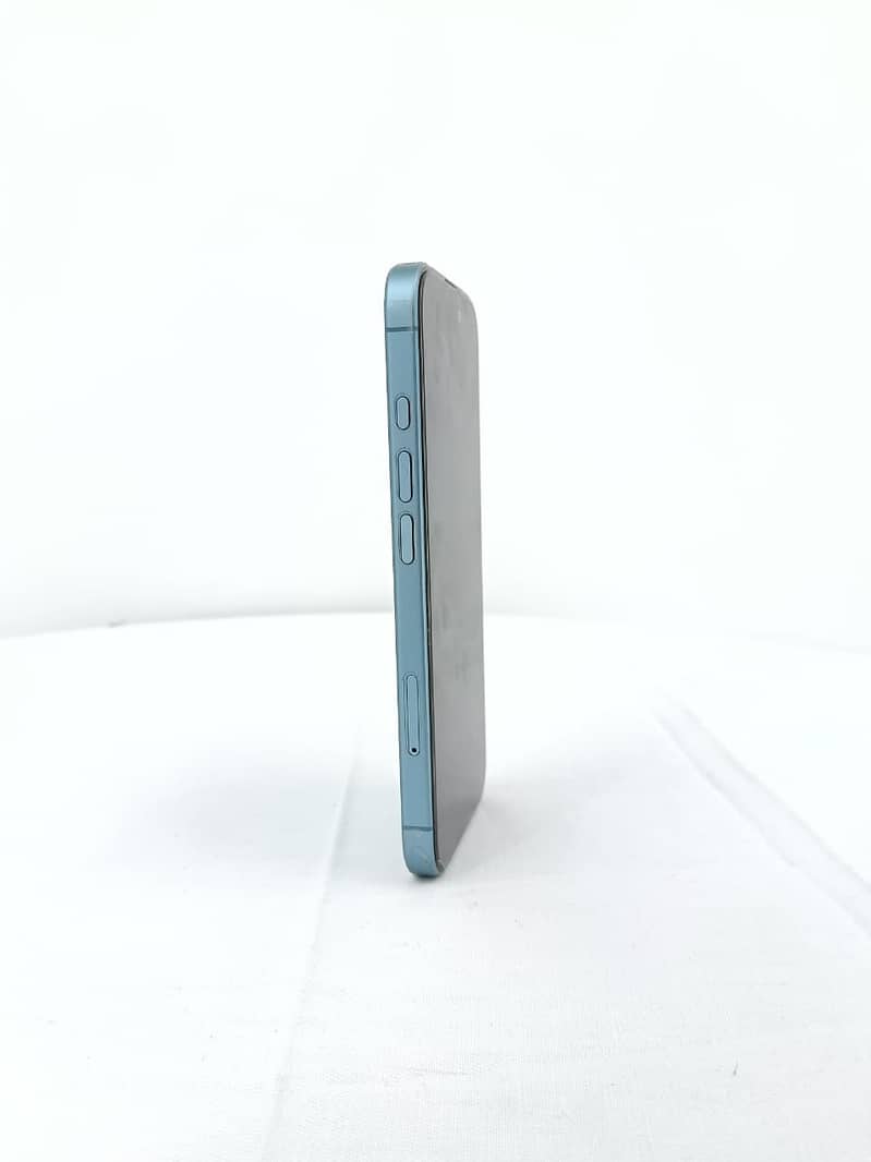 Apple iPhone 16 4