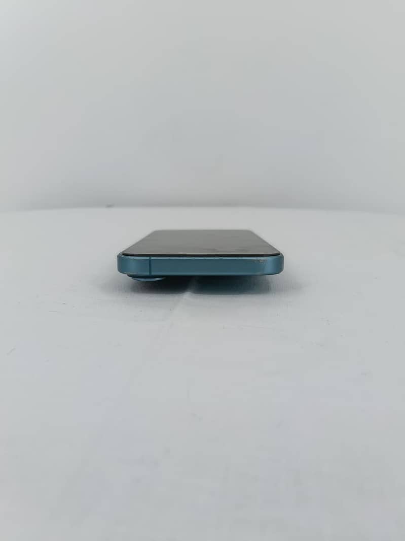 Apple iPhone 16 7