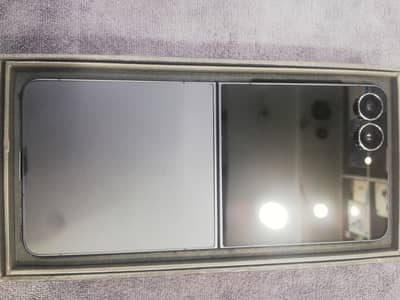Samsung Mobile Z Flip 7 Black 256gb Vip pta Brand new with Box
