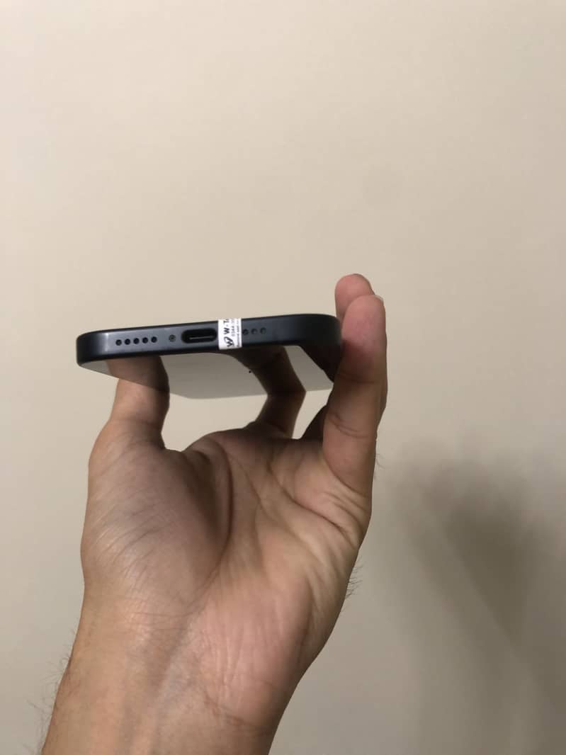 Apple iPhone 16 4