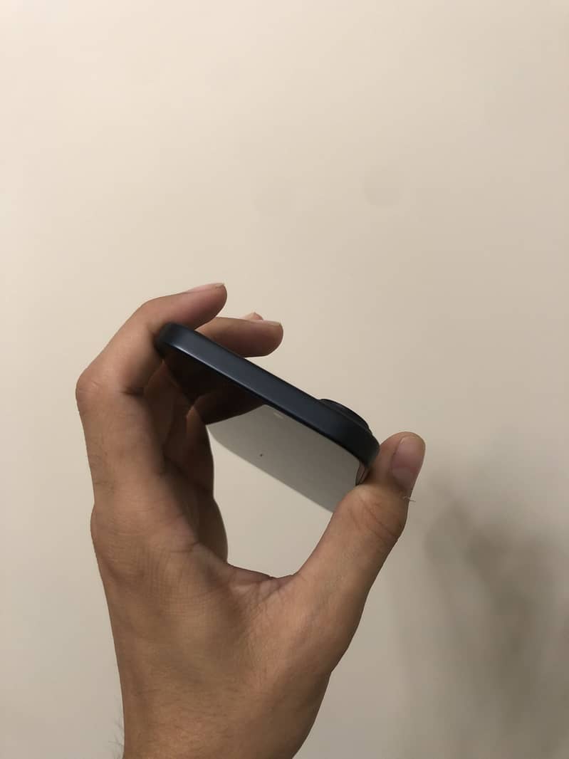 Apple iPhone 16 5