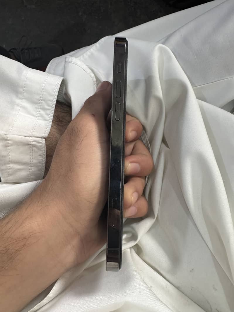 Apple iPhone 12 Pro 3
