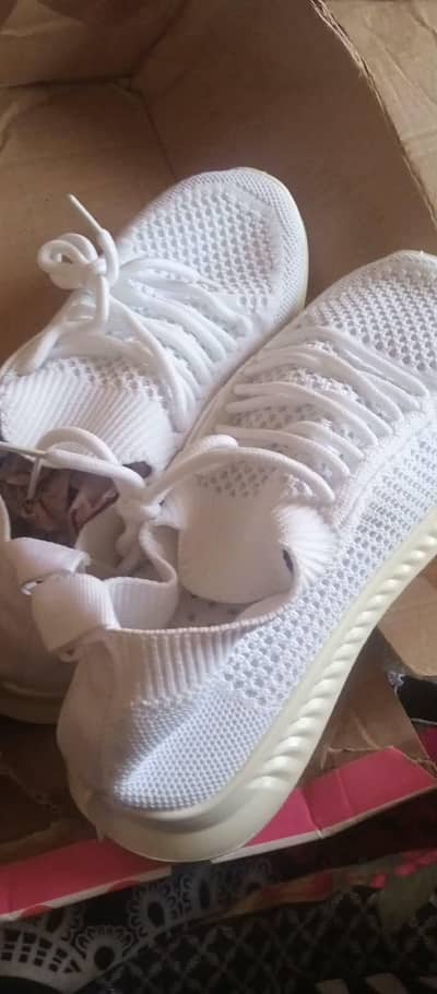 Stylish Shoes for Sale – Size 24.5 & 28.5