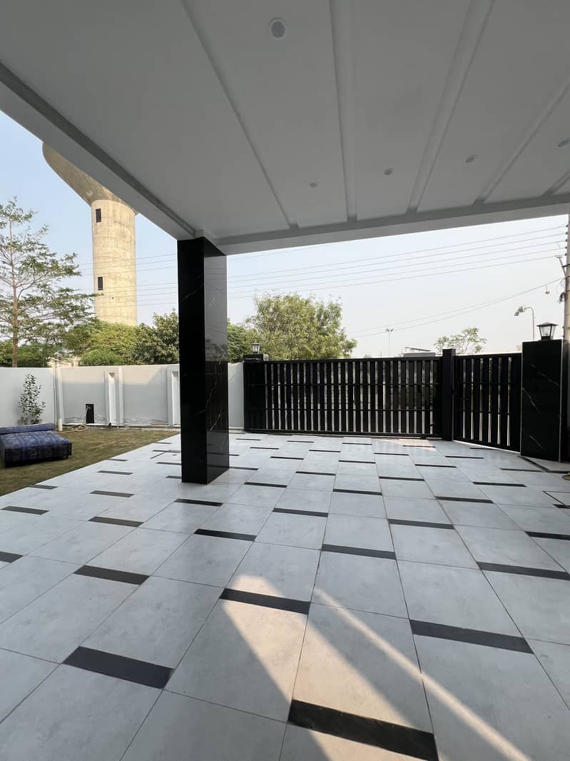 Brand new 1 kanal corner house facing park - Houses - 1120753499