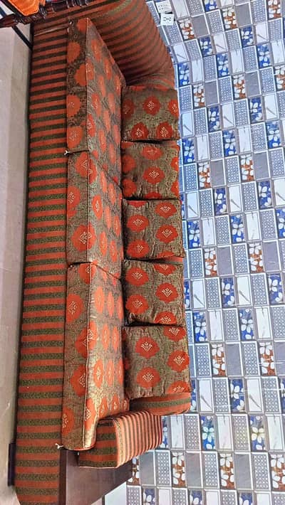 6 seater with cushions clean rust color
