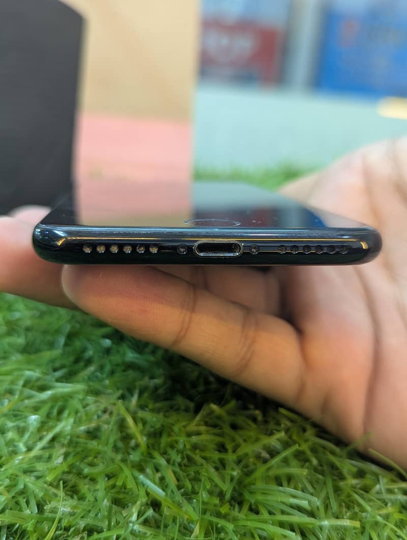 Apple iPhone 7 2