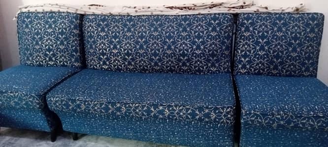 4 seater Sofa set for sale in Valencia Town