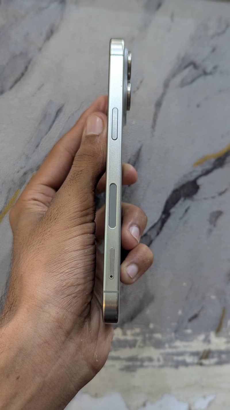 iPhone 15 Pro Max 2