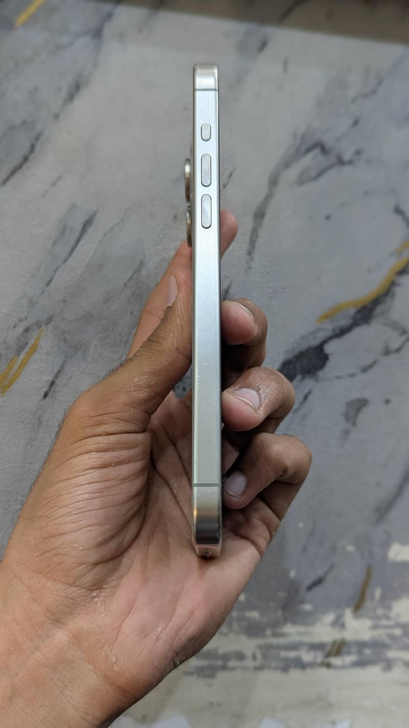 iPhone 15 Pro Max 3