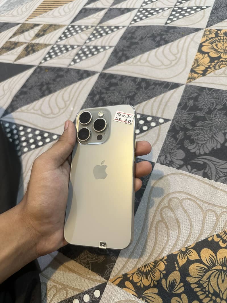 Apple iPhone 15 Pro 1