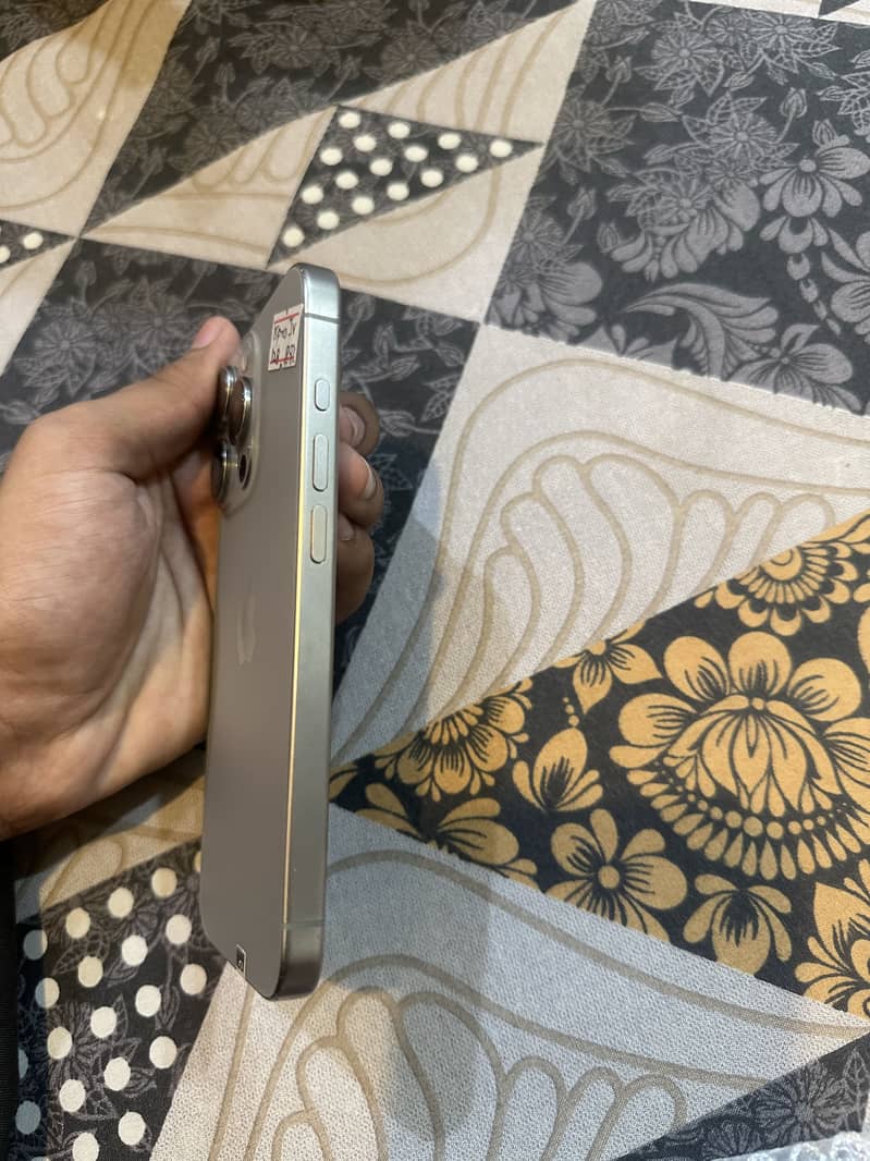 Apple iPhone 15 Pro 3