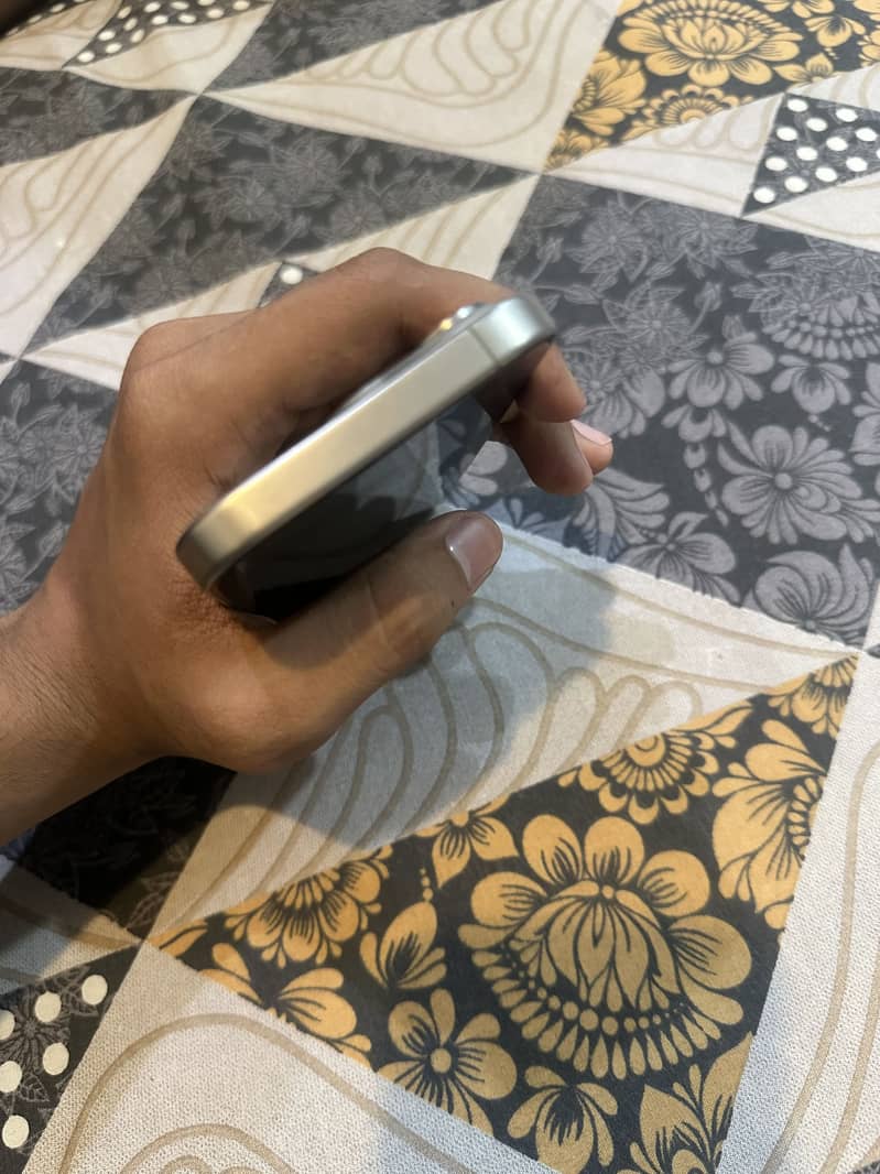 Apple iPhone 15 Pro 5