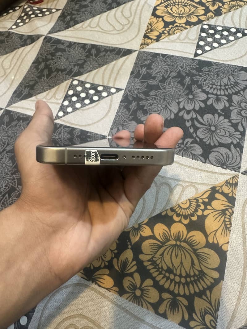 Apple iPhone 15 Pro 6