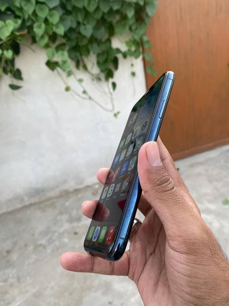 Apple iPhone 11 Pro Max 6