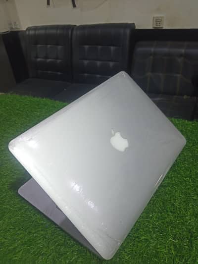 Macbook air 2017 8gb 256gb mint Condition