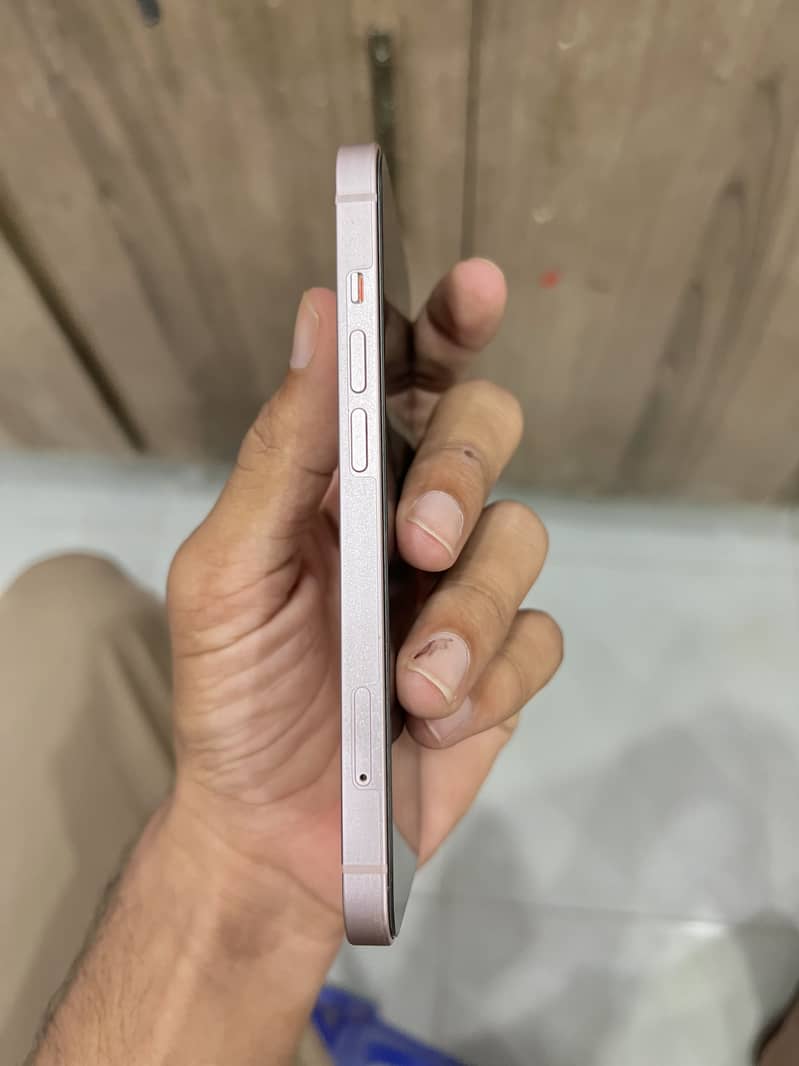 Apple iPhone 13 1