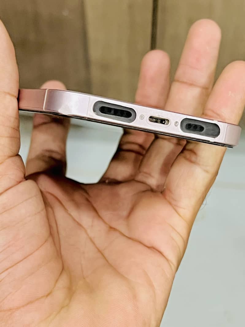 Apple iPhone 13 2
